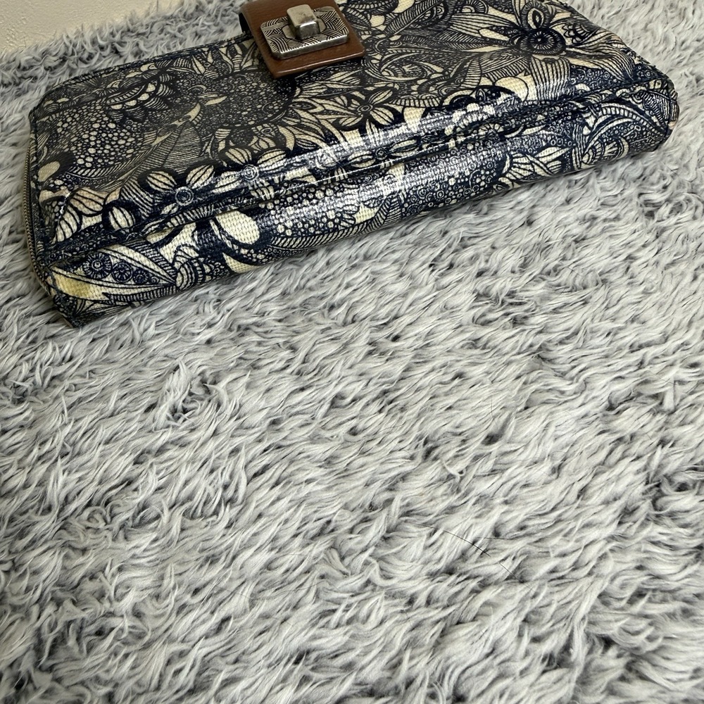 Sakroots Artist Circle Smartphone Crossbody in Coated Canvas - Picture 6 of 9